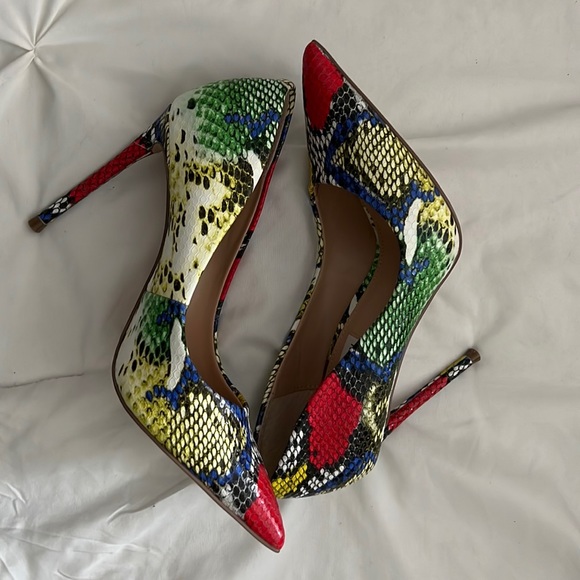 Steve Madden | Shoes | Steve Madden Multi Snake Paint Heel Size 5 ...